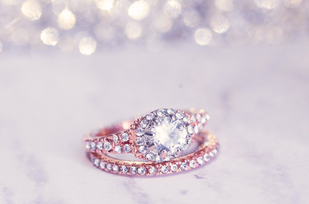 pierścionek z oczkiem